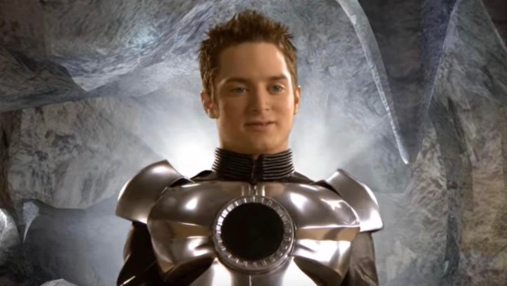 Elijah Wood stands in a metal suit in Spy Kids 3-D: Game Over.