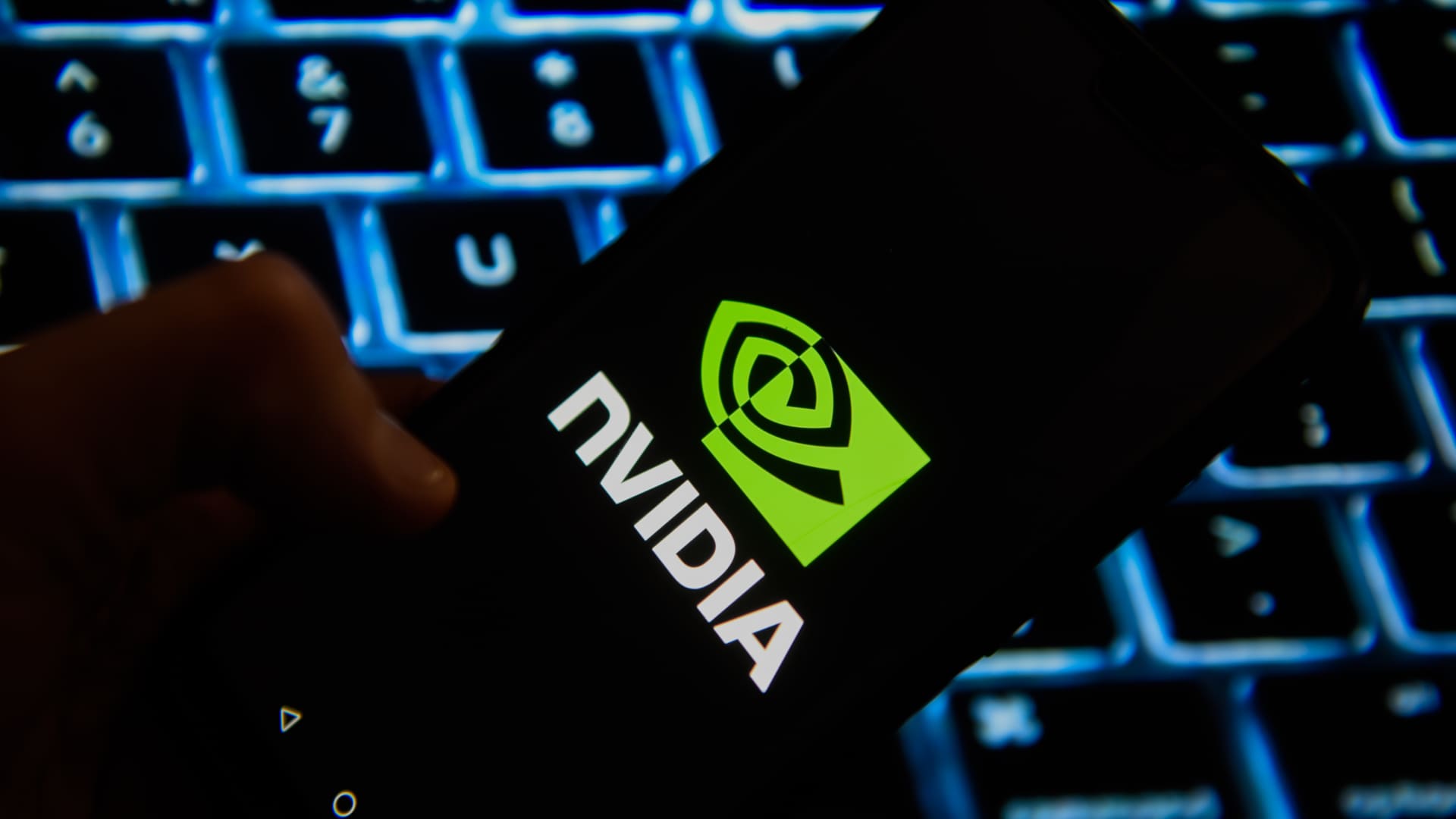 Продавать Nvidia или остаться с ней? Вот что говорят инвесторы