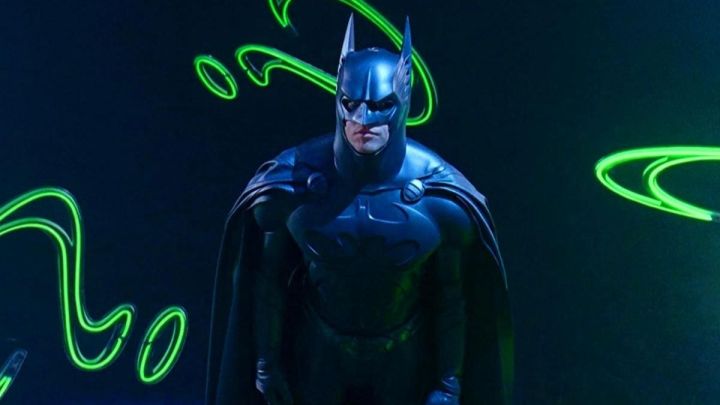 Batman (Val Kilmer) looks up in Batman Forever