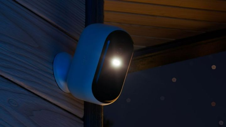 The Arlo Essential at night.