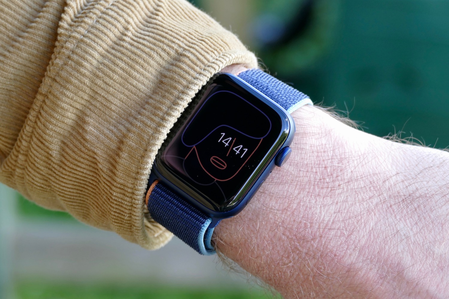 apple watch series 6 review artist ambient face