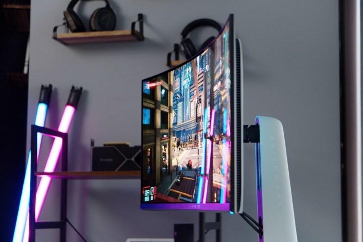 The 1800R curve of the Alienware 34 QD-OLED gaming monitor.