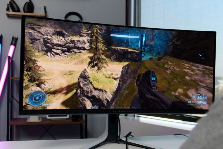 Halo Infinite on the Alienware 34 gaming monitor.