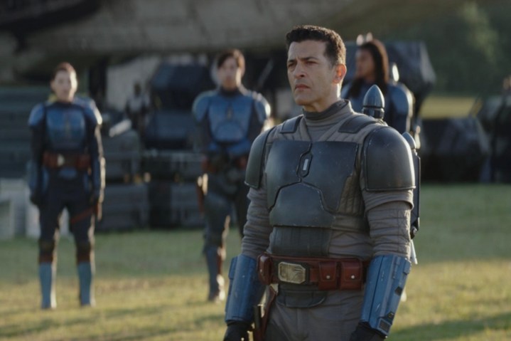 Axe Woves stands near some of his fellow Mandalorian privateers in The Mandalorian season 3 episode 6.