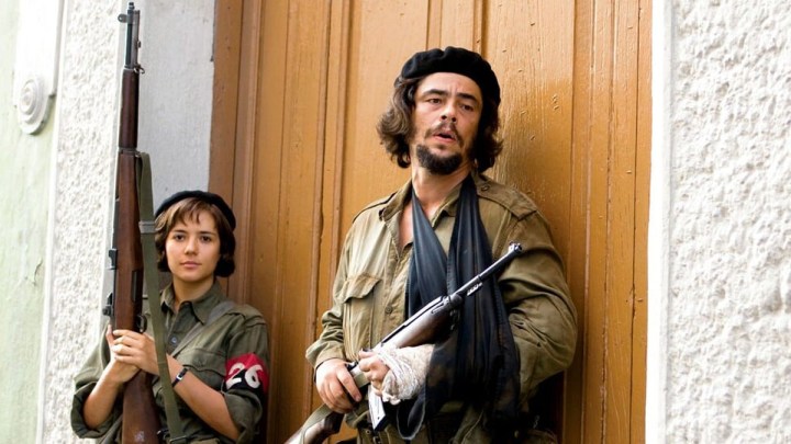 Catalina Sandino Moreno and Benicio del Toro in Che.