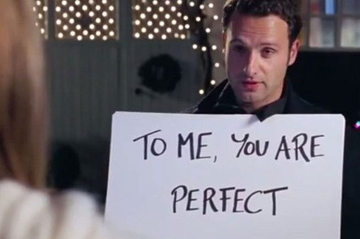 Andrew Lincoln holds ip cue card in Love Actually.