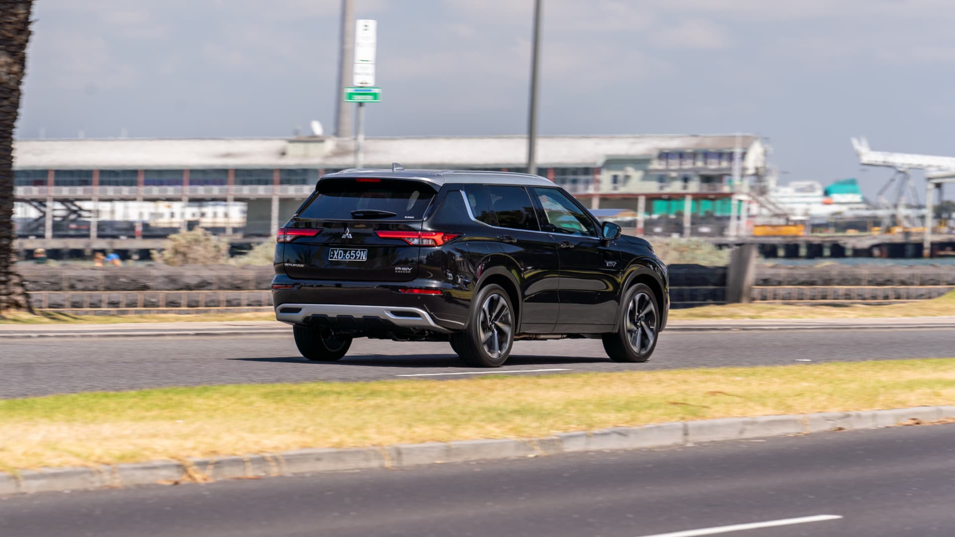 Mitsubishi Outlander Exceed Tourer 2.4L SUV 4WD Hybrid 2024