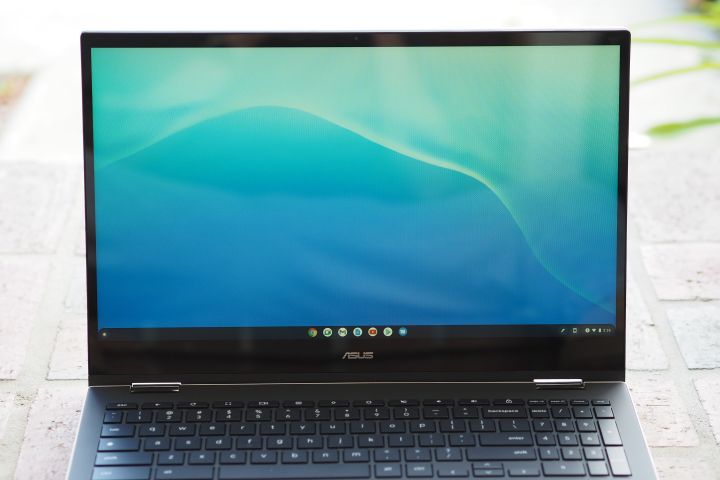 The screen of the Asus Chromebook Flip CX 5.
