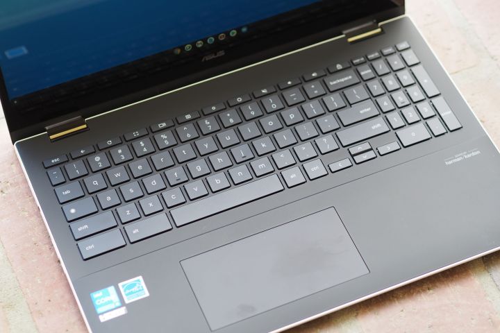 The keyboard and touchpad of the Asus Chromebook Flip CX 5.