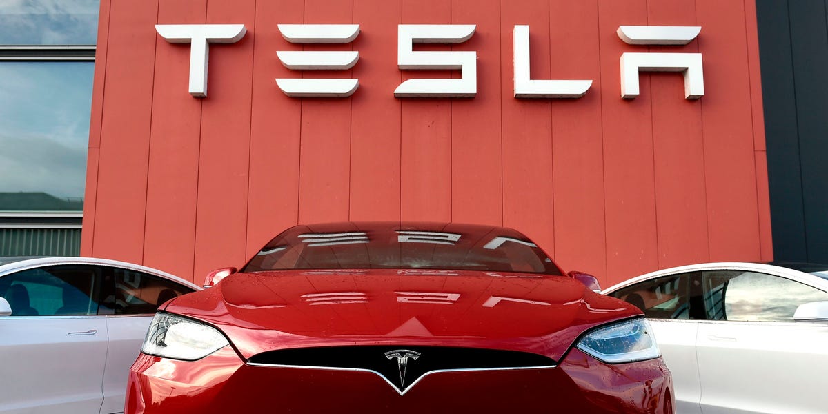 Гигафабрика Tesla вернулась к работе после поджога