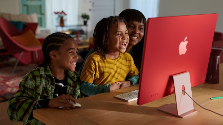 A family looking at the iMac M3.