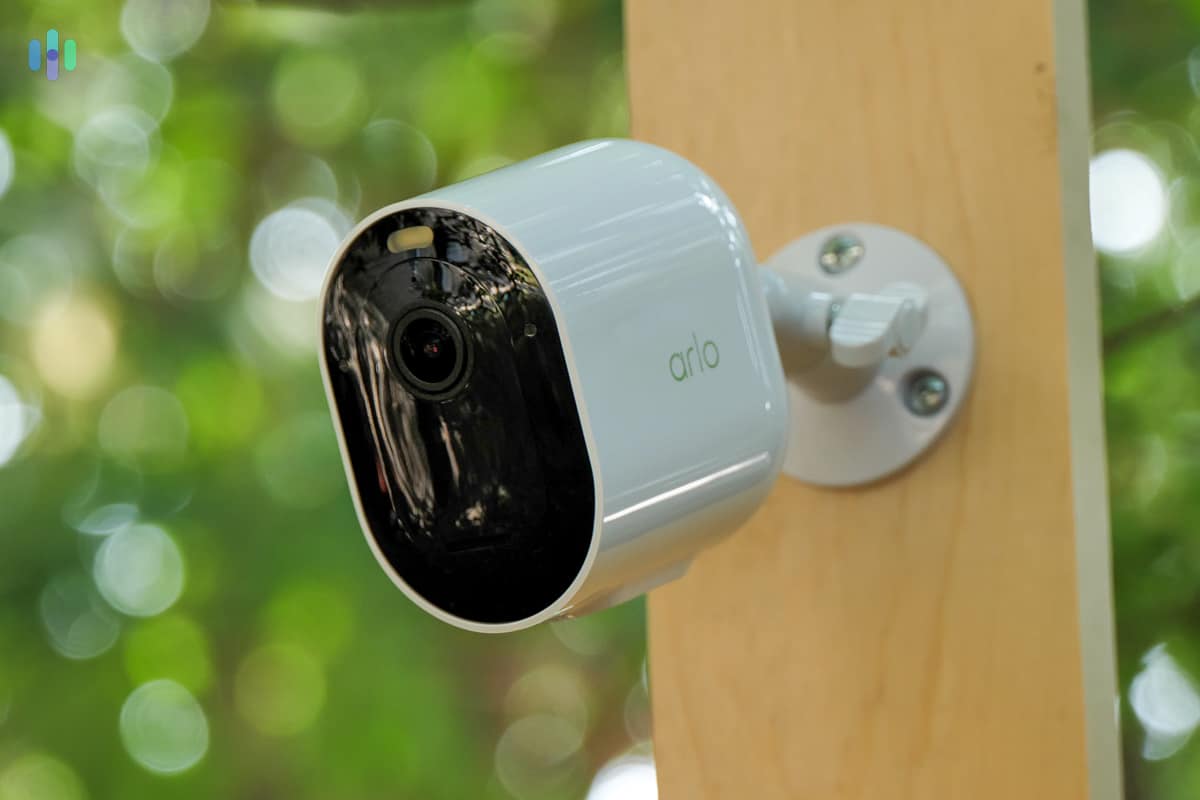 Arlo Pro 5S 2k mounted outside