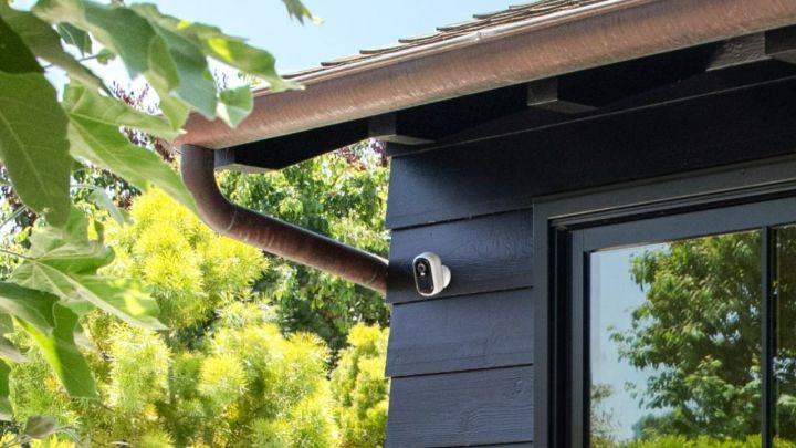 The Arlo Essential 2nd Gen mounted outside.