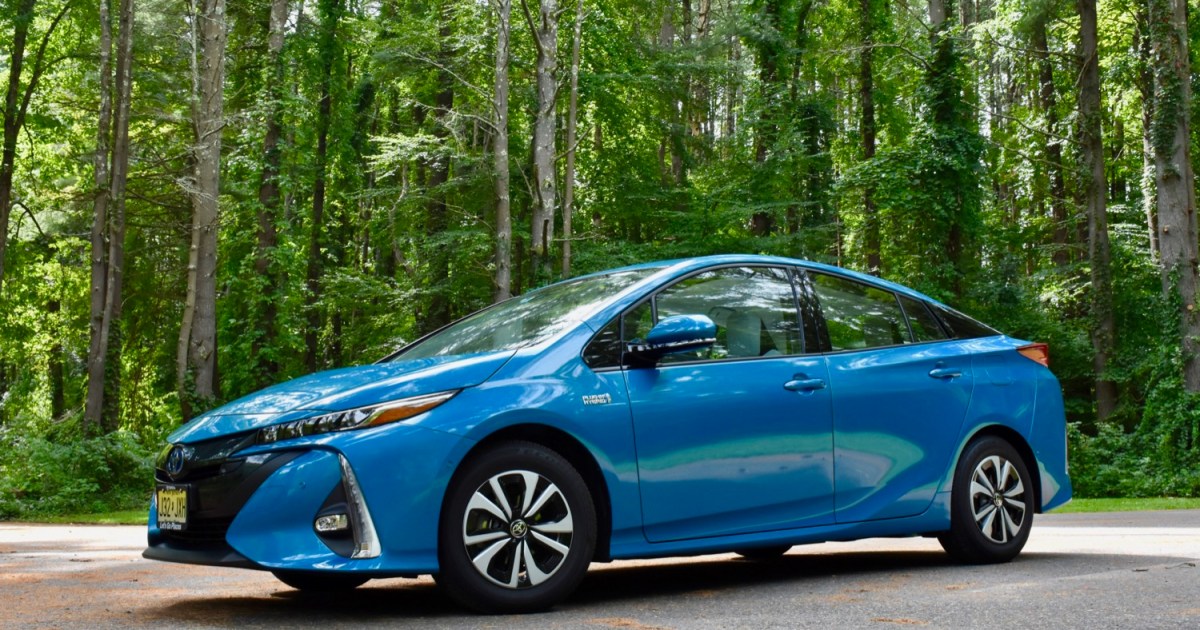 2019 Toyota Prius Prime Advanced Review: Serious Mileage